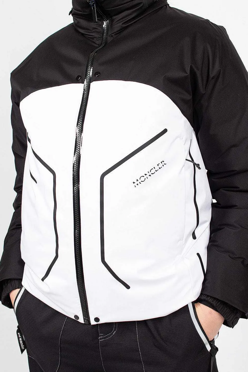 Moncler Barbat Down Jacket Black/White| Outerwear