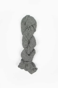 Vlas Blomme Houndstooth Stole Black| Scarves & Gloves