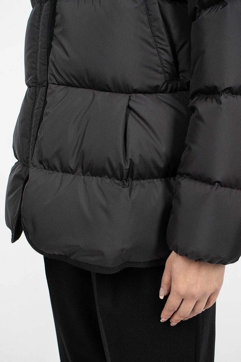 Moncler Locustelle Short Down Jacket Black| Outerwear