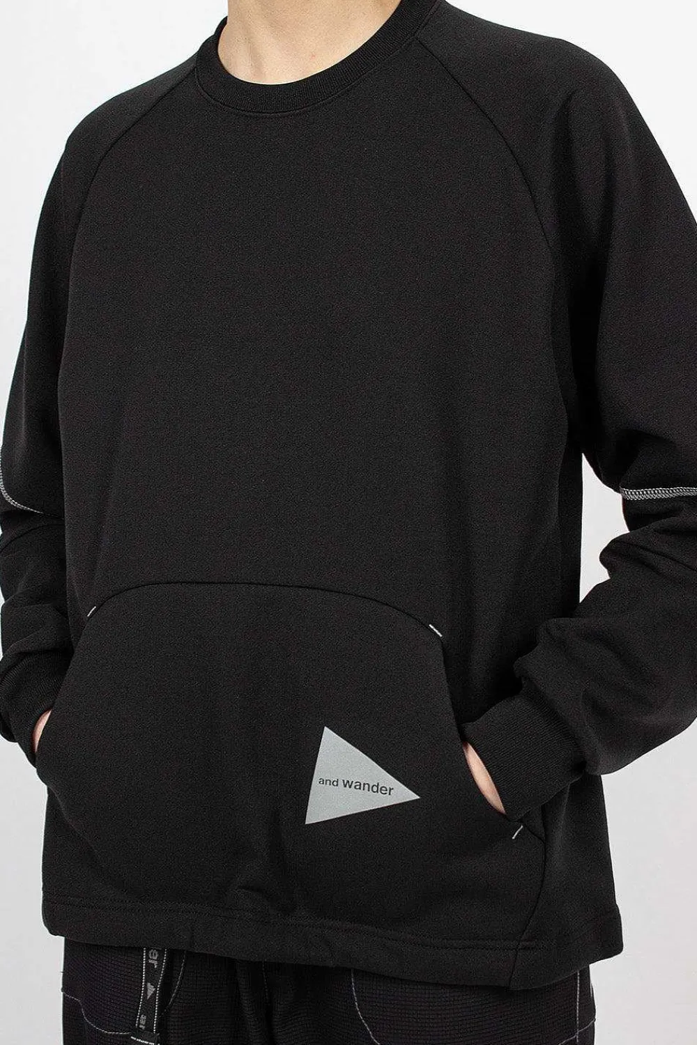and wander Polartec Power Pullover Black| Tops