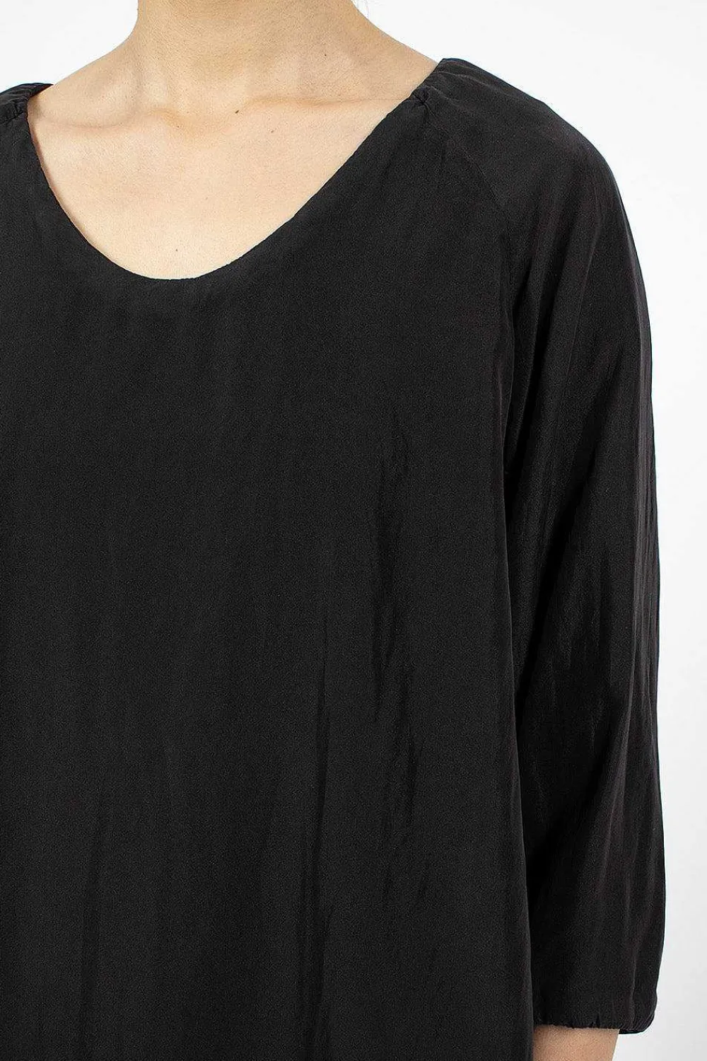 Chez Vidalenc Raglant Top Habotai Black| Tops