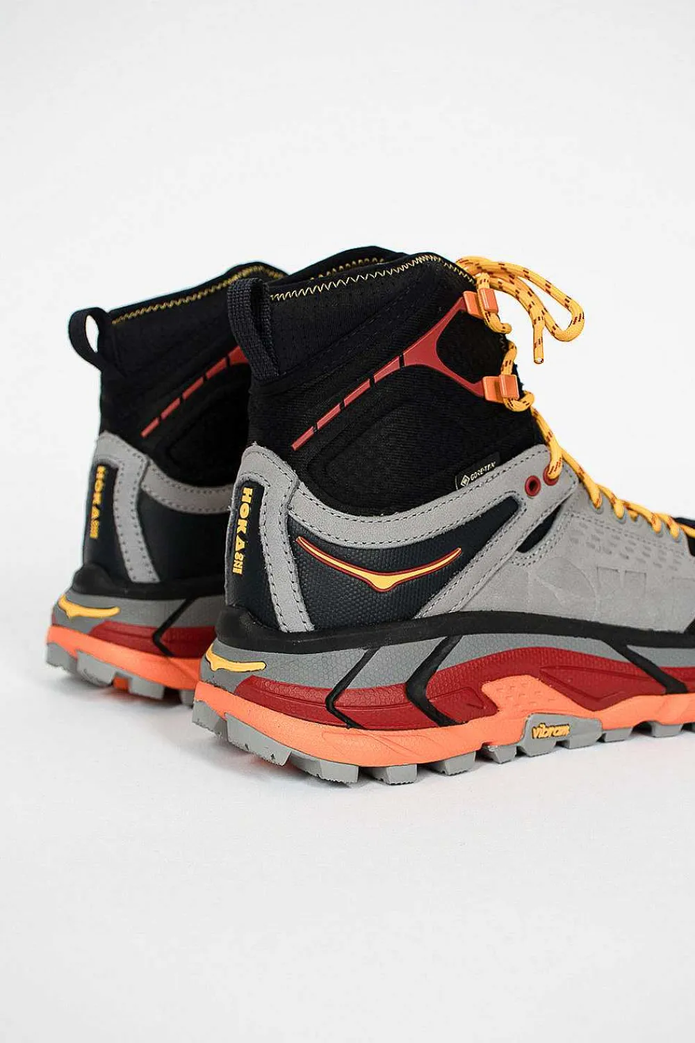 Hoka One One Tor Ultra Hi Black/Chili Pepper| Boots