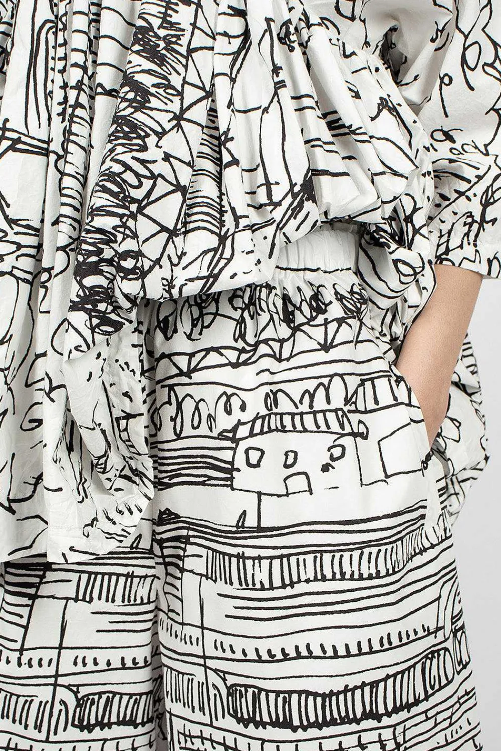 Daniela Gregis Village Print Bermuda Black/White| Trousers
